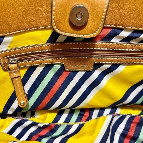 NINE WEST, LARGE TOTE BAG. ROYAL BLUE WITH BRIGHT STRIPE, INTERIOR LINING. - Picture 8 of 10